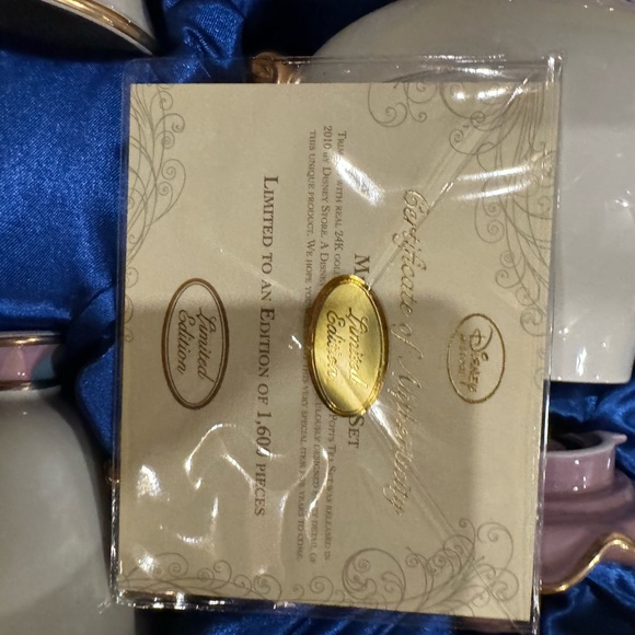 Collectors Authentic Disney Mrs Potts and chip collectors tea set - Picture 4 of 4